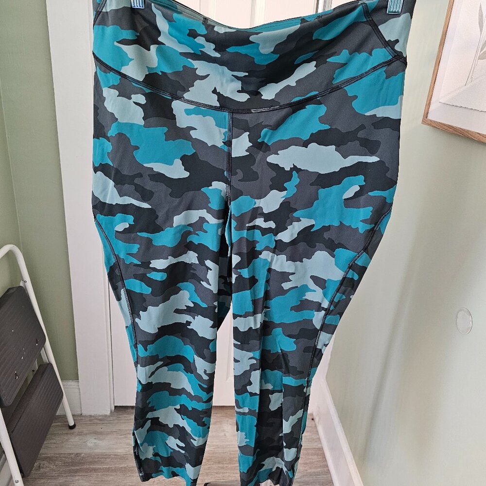 Lululemon Base Pace High Rise Crop 21" Leggings Womens Size 16 Teal Camo